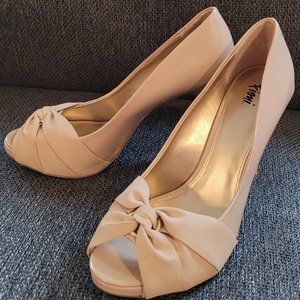 Size 11 Cream/Beige Peep Toe High Heels